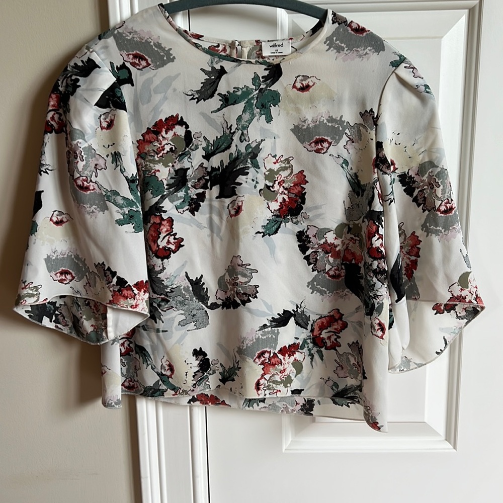 SALE!! Wilfred Aritzia Top